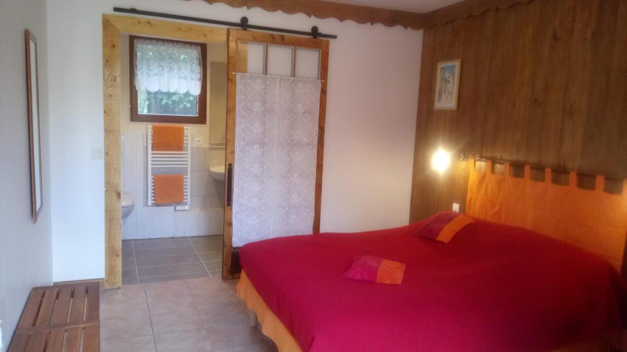 Paysannerie Des Versanes - Chambres Et Gite Tour-de-Faure Εξωτερικό φωτογραφία